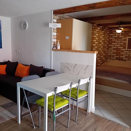 Studio apartman Dezire Buje Exterior foto