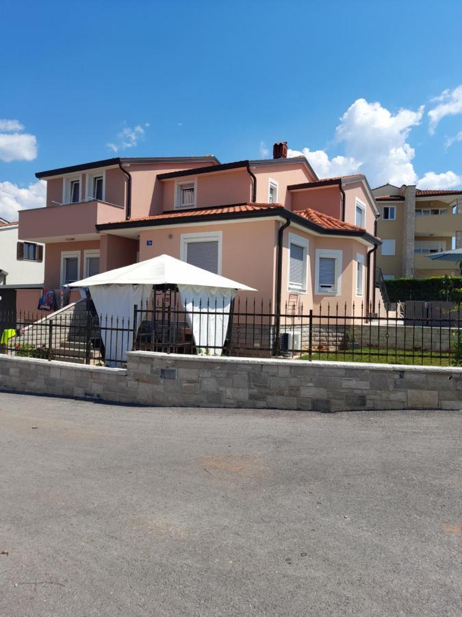 Studio apartman Dezire Buje Exterior foto