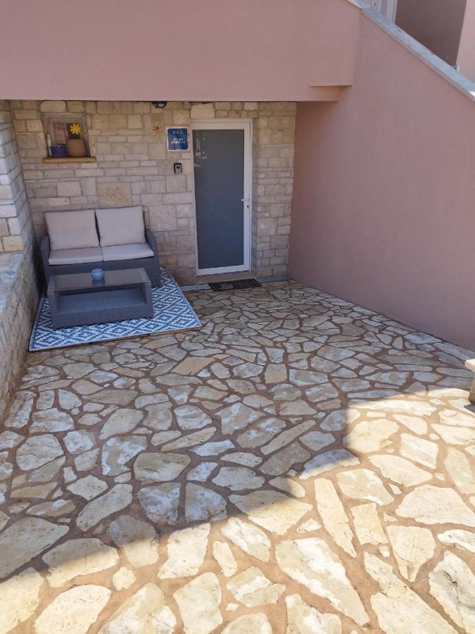 Studio apartman Dezire Buje Exterior foto