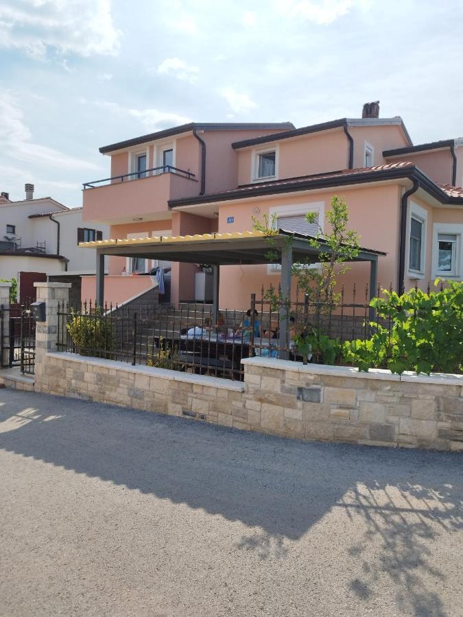 Studio apartman Dezire Buje Exterior foto